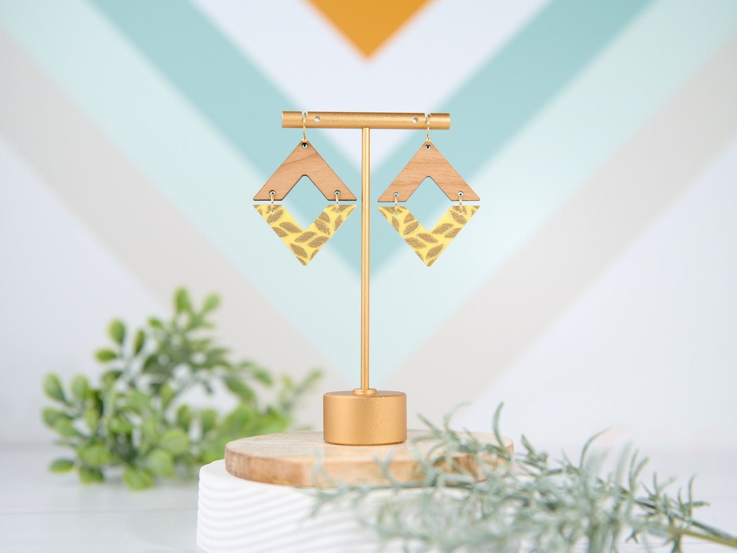 Golden Engraving Dangle Diamond Earrings - Yellow