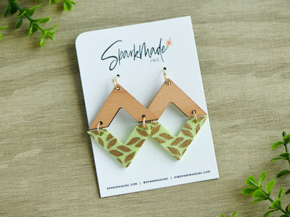 Golden Engraving Dangle Diamond Earrings - Green