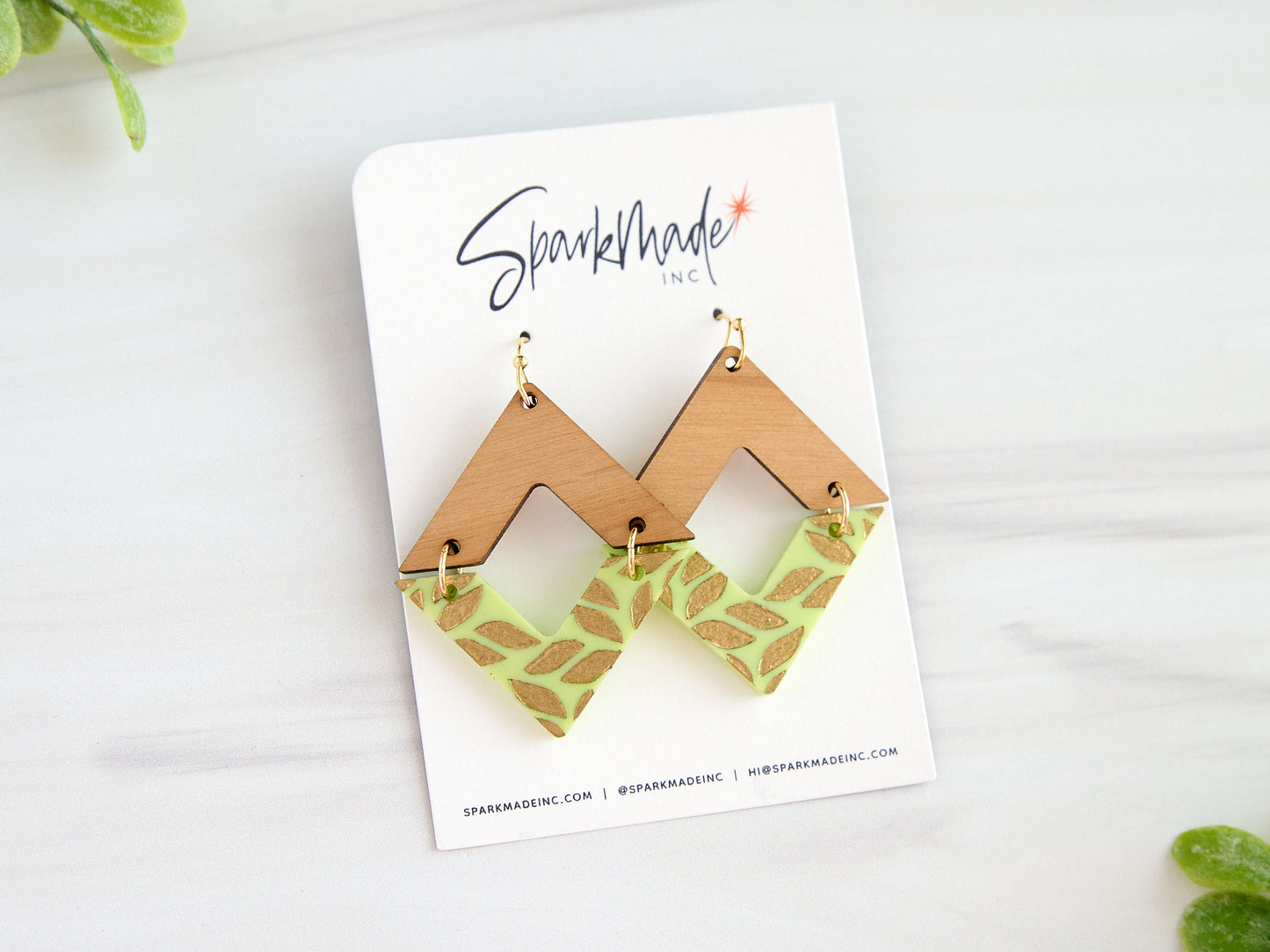 Golden Engraving Dangle Diamond Earrings - Green