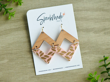 Golden Engraving Dangle Diamond Earrings - Pink
