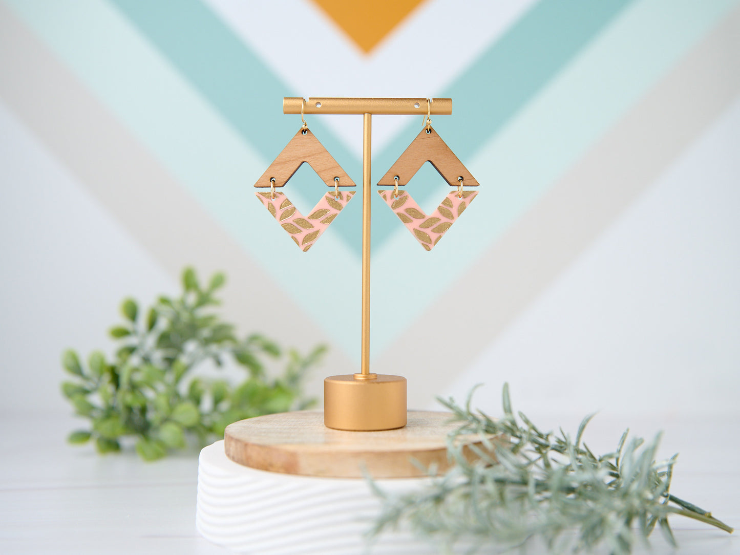 Golden Engraving Dangle Diamond Earrings - Pink