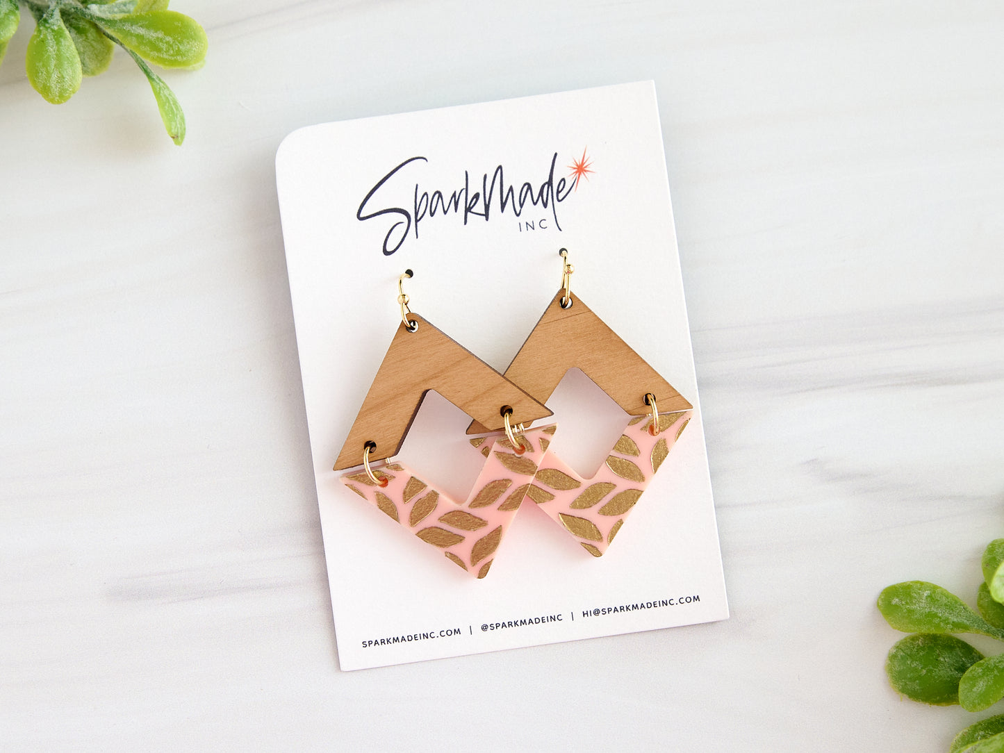 Golden Engraving Dangle Diamond Earrings - Pink