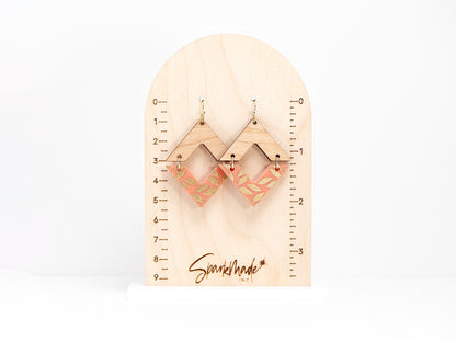 Golden Engraving Dangle Diamond Earrings - Pink
