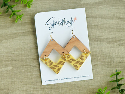 Golden Engraving Dangle Diamond Earrings - Yellow