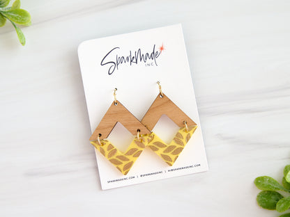 Golden Engraving Dangle Diamond Earrings - Yellow