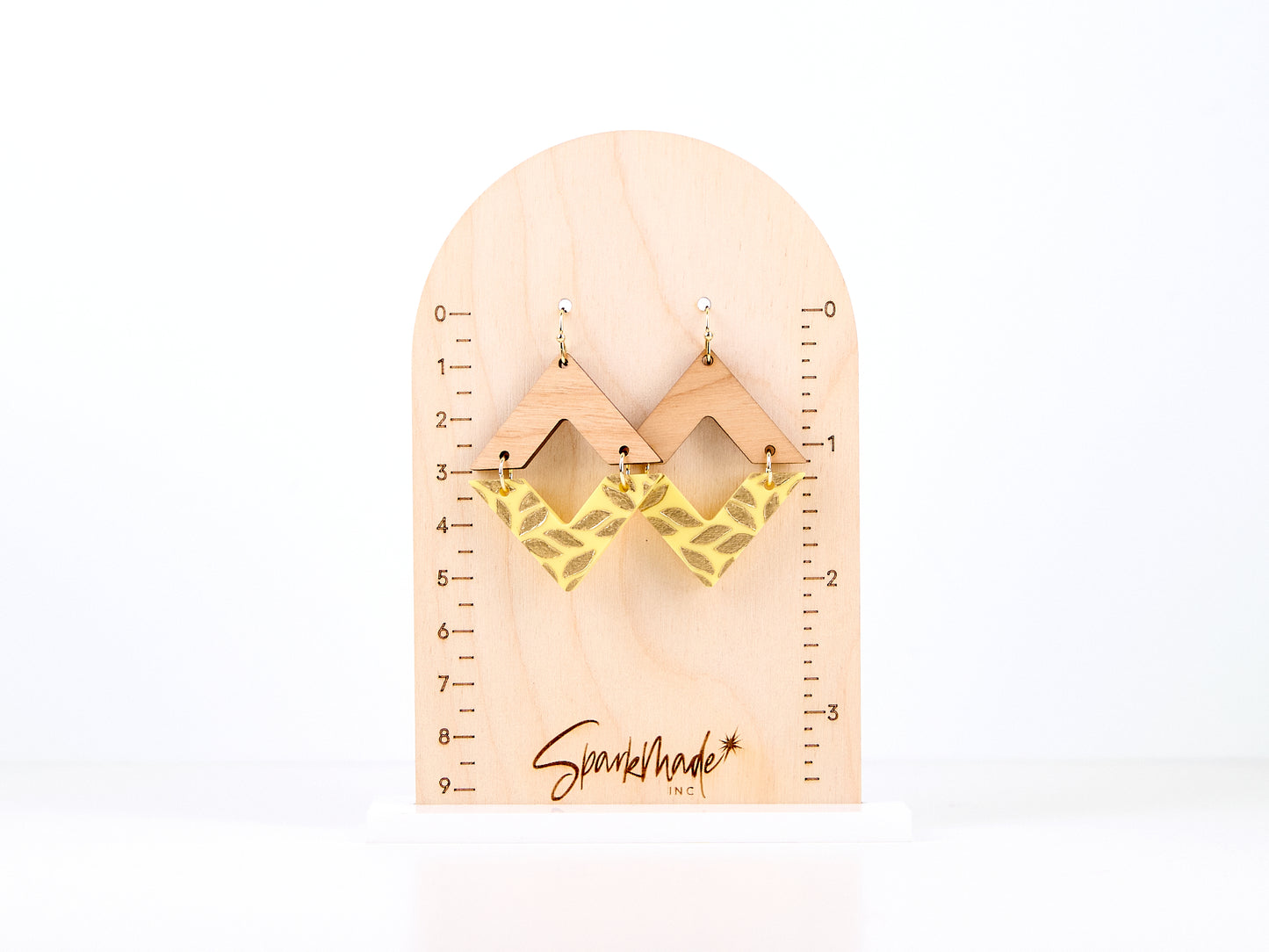 Golden Engraving Dangle Diamond Earrings - Yellow